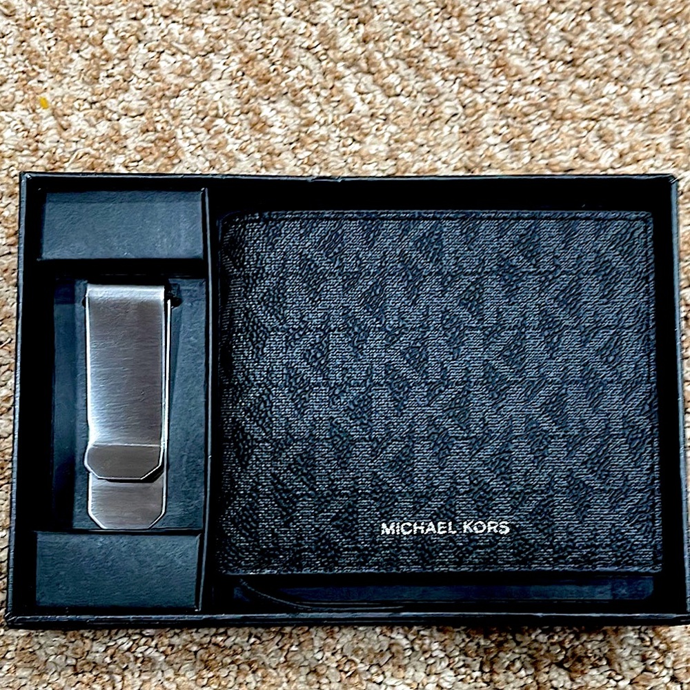 MICHAEL KORS